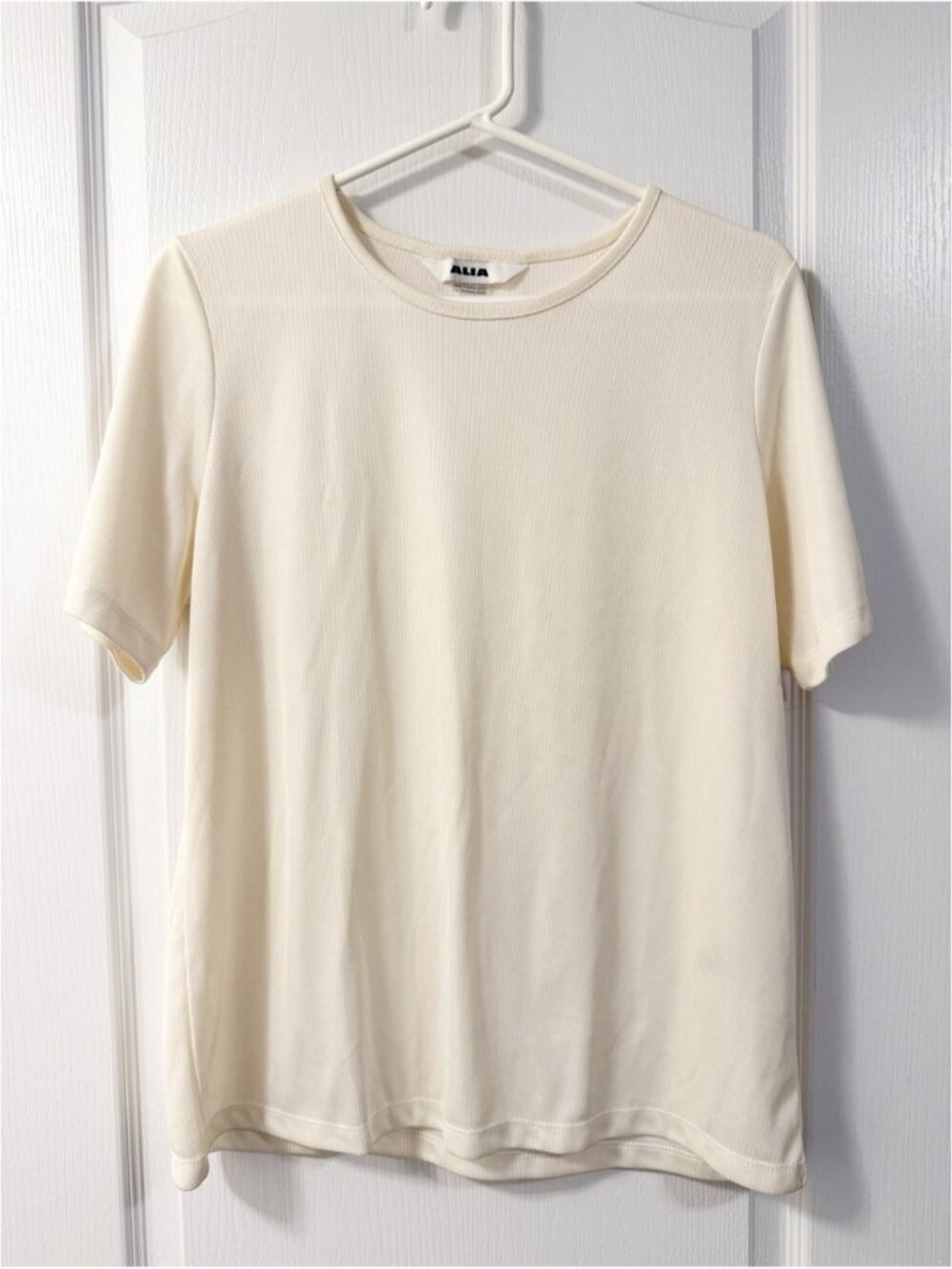 Alia Women’s Top Cream Ivory Ribbed Medium Business casual neutral minimalist